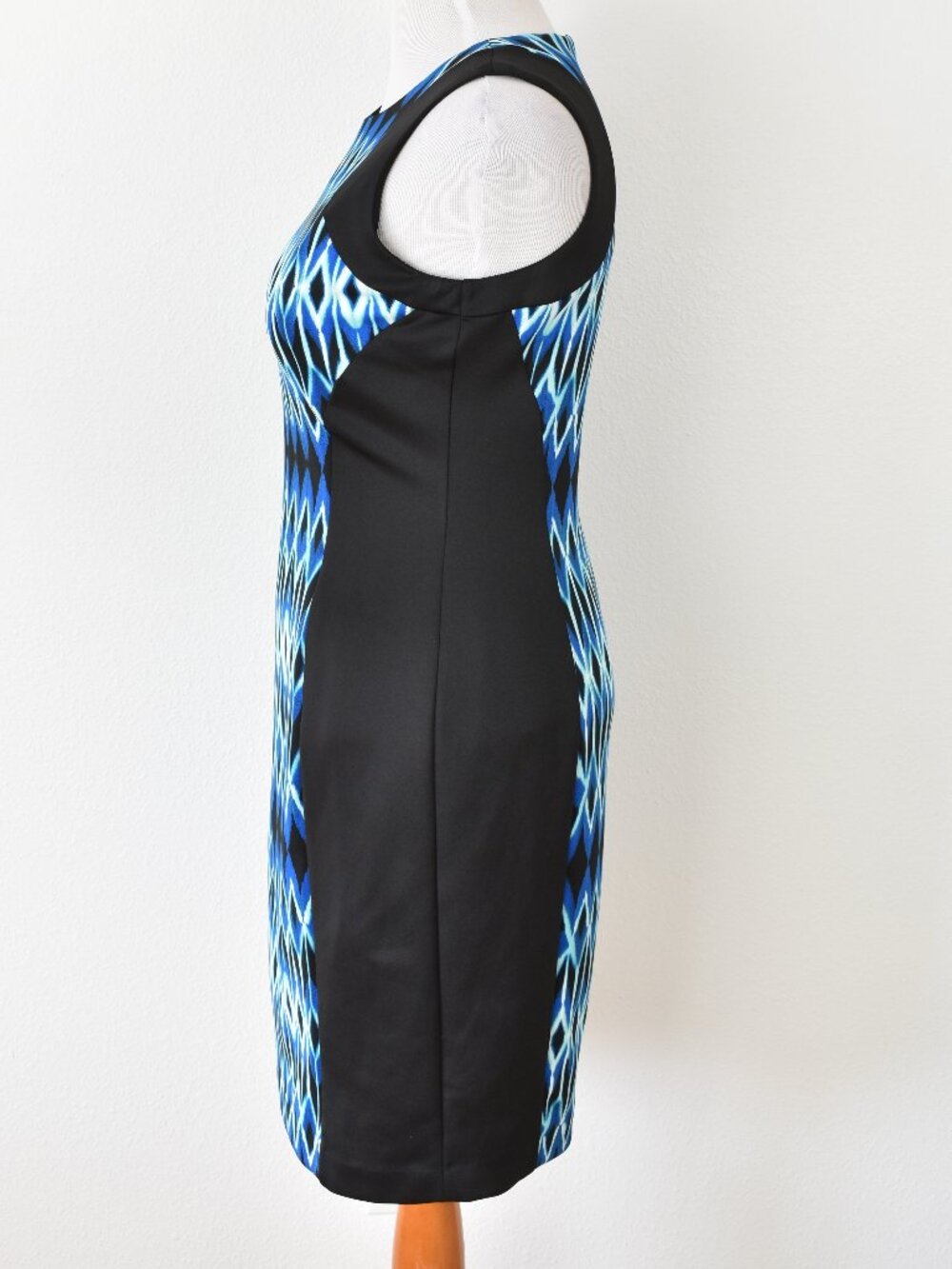 Calvin Klein Colorblock Printed Scuba Sheath Dress - 12 - Picture 4 of 8